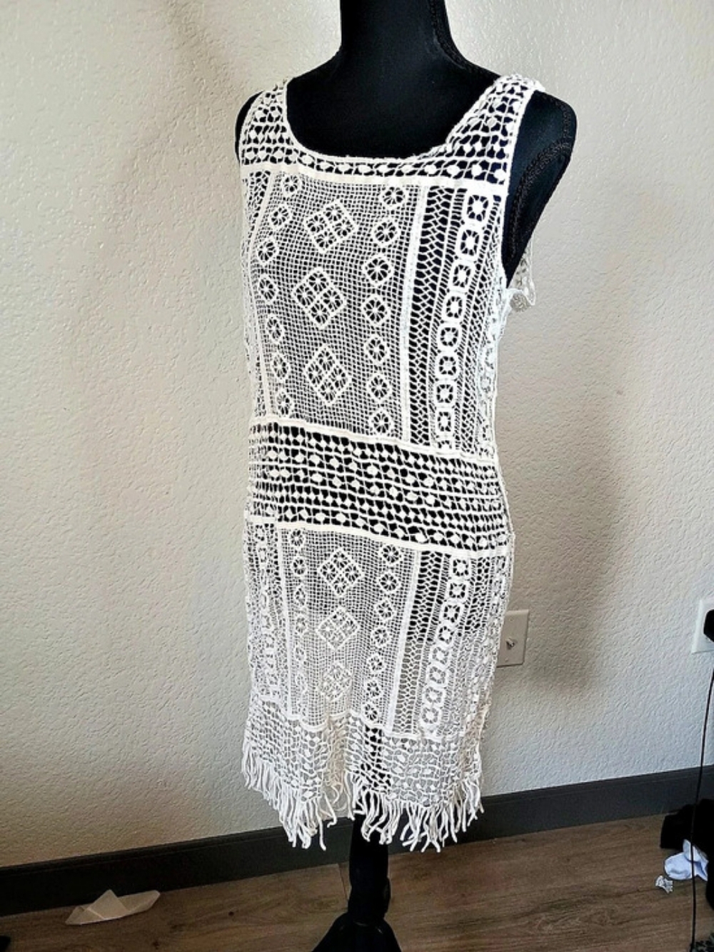 Geometric Fringe Coverin White & Black Like New